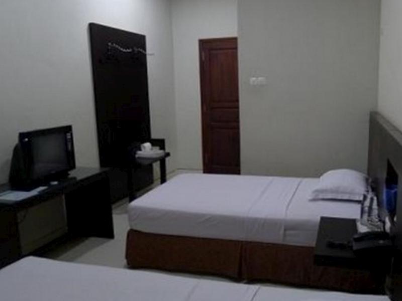 Family Guest House Surabaya Exterior photo