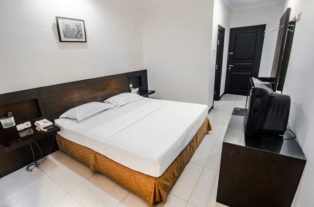 Family Guest House Surabaya Exterior photo