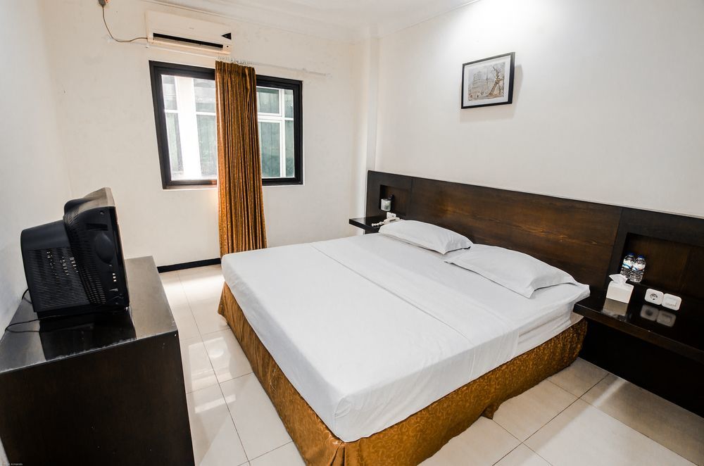 Family Guest House Surabaya Exterior photo