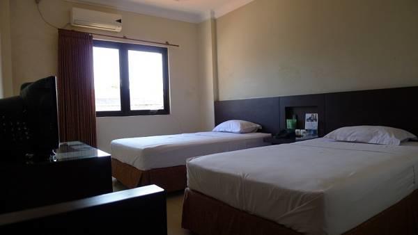 Family Guest House Surabaya Exterior photo