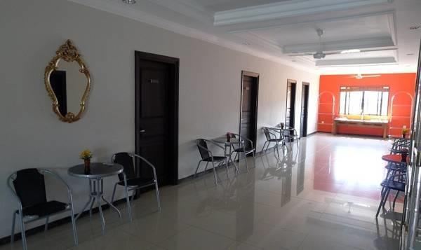 Family Guest House Surabaya Exterior photo